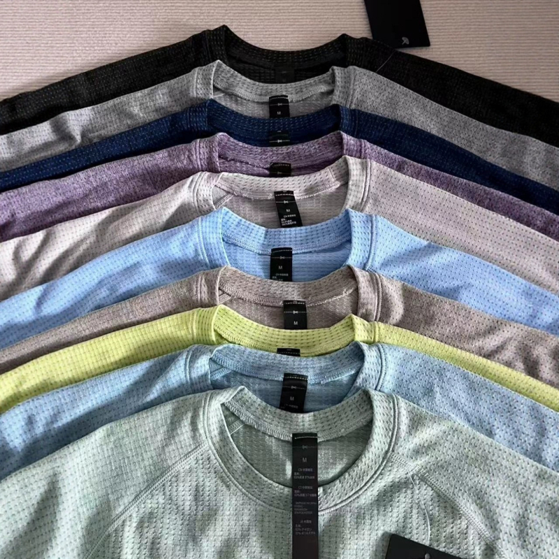 Muški slim-fit kratkih rukava T-shirt s okruglim izrezom (88% poliester, 12% spandex; prozračan, brzo se suši, odvodi vlagu, visoka elastičnost)