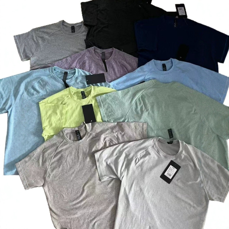 Muški slim-fit kratkih rukava T-shirt s okruglim izrezom (88% poliester, 12% spandex; prozračan, brzo se suši, odvodi vlagu, visoka elastičnost)