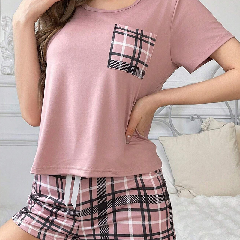 Ženski pijama set od milk silk s kariranim printom – okrugli izrez, 3/4 rukavi, lagani šorc