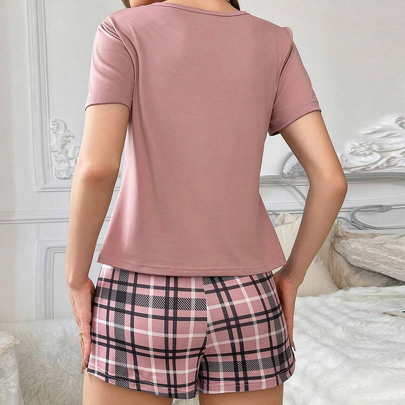 Ženski pijama set od milk silk s kariranim printom – okrugli izrez, 3/4 rukavi, lagani šorc