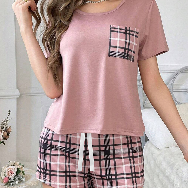 Ženski pijama set od milk silk s kariranim printom – okrugli izrez, 3/4 rukavi, lagani šorc