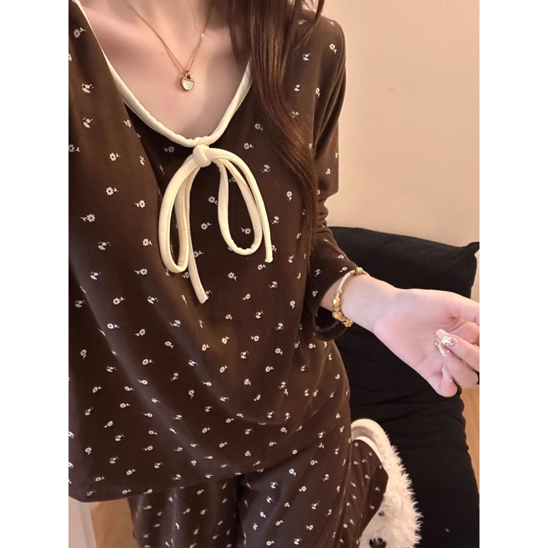 Derong velúr pizsama készlet, hosszú ujjú, 90-95% poliészter, közepes vastagságú 181-200 g/m²