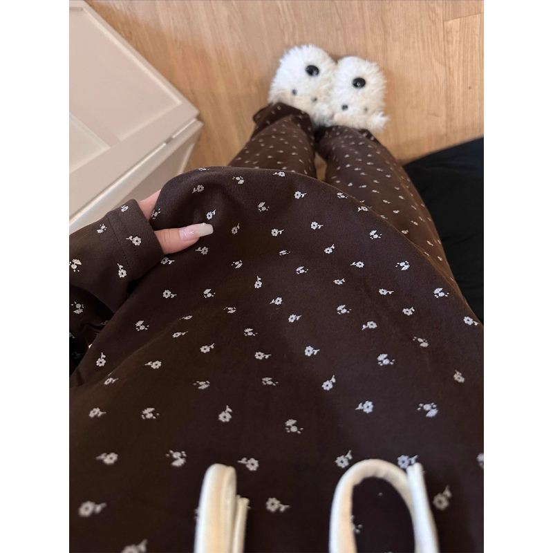 Derong velúr pizsama készlet, hosszú ujjú, 90-95% poliészter, közepes vastagságú 181-200 g/m²