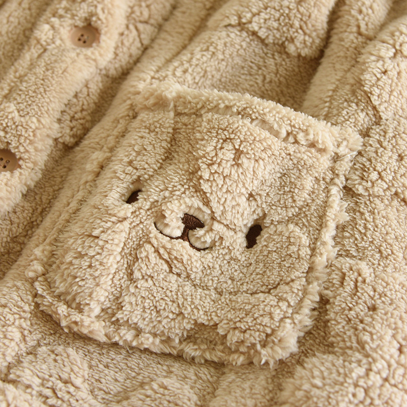 Дамски зимен суит от полиестер, дебелен и топъл, лацеловa яка и дълги ръкави