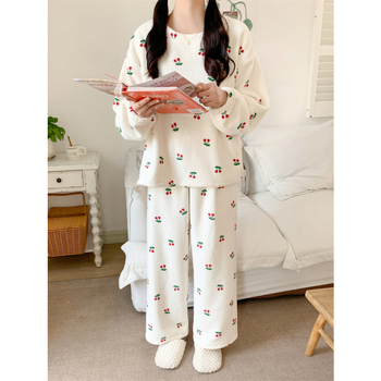 Pidžama set, gusta flanela, minimalisticki odvojeni stil, okrugli vrat, dugi rukav, dugi hlače, zima 2025