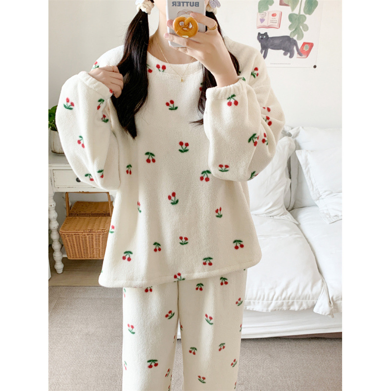 Pidžama set, gusta flanela, minimalisticki odvojeni stil, okrugli vrat, dugi rukav, dugi hlače, zima 2025