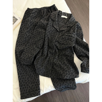 Ženski set pidžama s leopardim uzorkom — debeli zimski kardigan-stil top s ovratnikom, dugi rukavi i hlače, poliester.