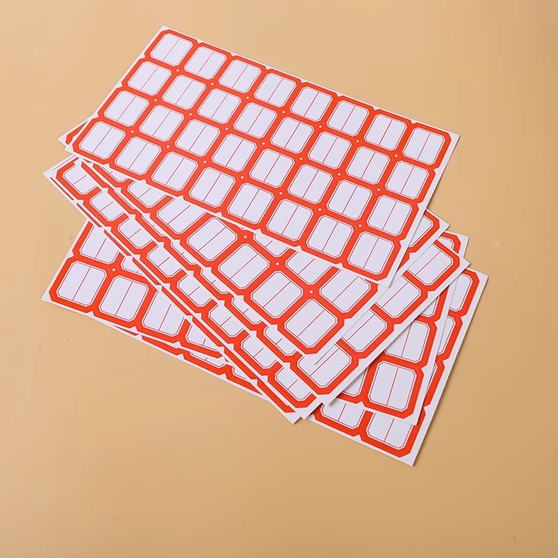 Etichete autocolante pentru preț și nume, dreptunghiulare, cod produs 913, material: hârtie specială autoadezivă, adeziv topit la cald, cu hârtie de susținere.