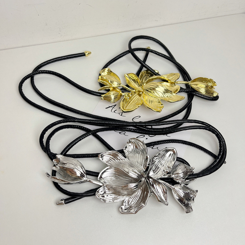 Ženski kaiš za struk s dekorativnim cvijetom, retro stil, tanak kaiš od umjetne kože, kopča od legiranog metala s glatkim zatvaranjem, širina ispod 2 cm, INSHOP, proljeće 2024, osobni trend