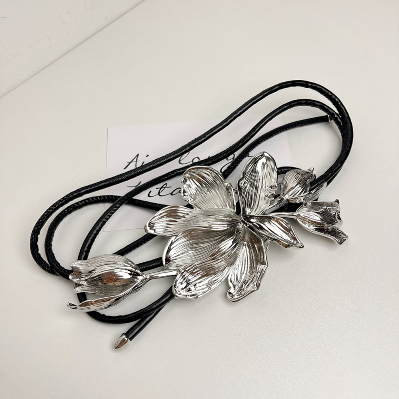 Ženski kaiš za struk s dekorativnim cvijetom, retro stil, tanak kaiš od umjetne kože, kopča od legiranog metala s glatkim zatvaranjem, širina ispod 2 cm, INSHOP, proljeće 2024, osobni trend