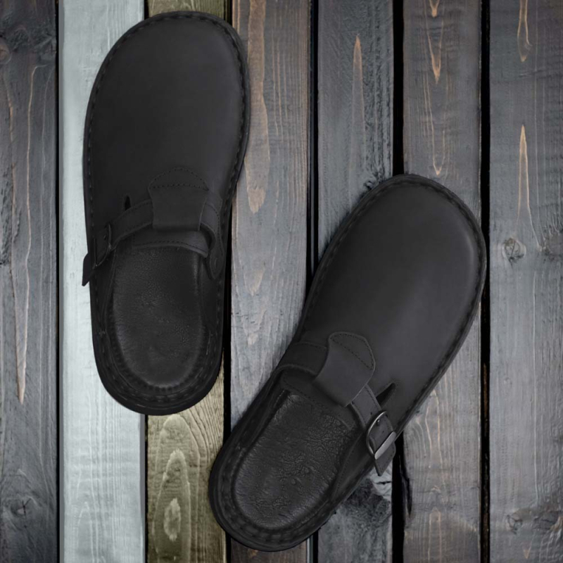 Muške sandale u stilu Birkenstock s zatvorenim prstom i debelim potplatom; gornji dio PU, EVA potplat, uzorak Nappa, proljeće 2025