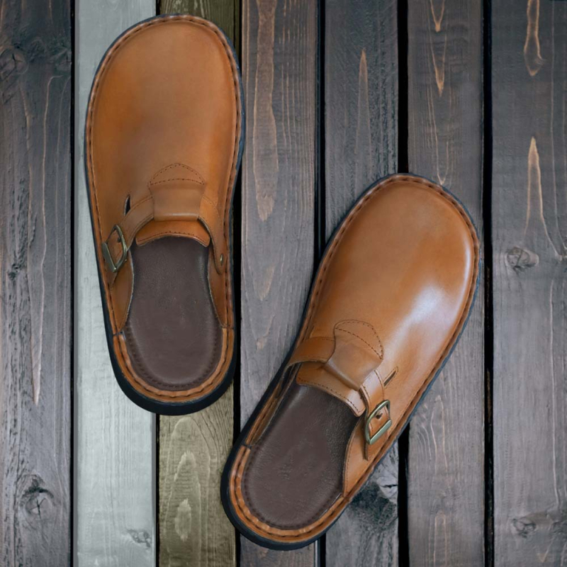 Muške sandale u stilu Birkenstock s zatvorenim prstom i debelim potplatom; gornji dio PU, EVA potplat, uzorak Nappa, proljeće 2025