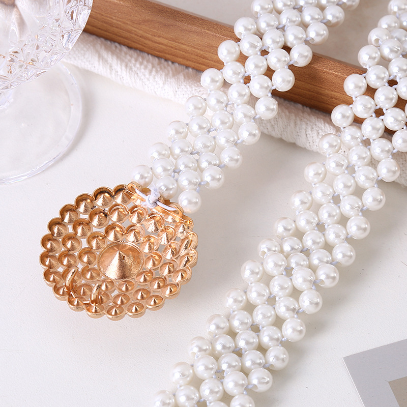 Pojasni lanac s perlama – metalna konstrukcija, svestran stil, duljina 60–80 cm, širina 3,5 cm