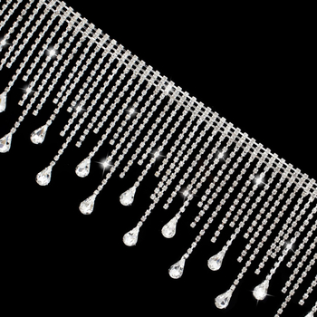 Lanac s rhinestones i resicama u kapljici, staklena ugradnja, kružni dijamantni uzorak, proljeće 2024