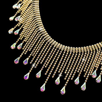 Lanac s rhinestones i resicama u kapljici, staklena ugradnja, kružni dijamantni uzorak, proljeće 2024