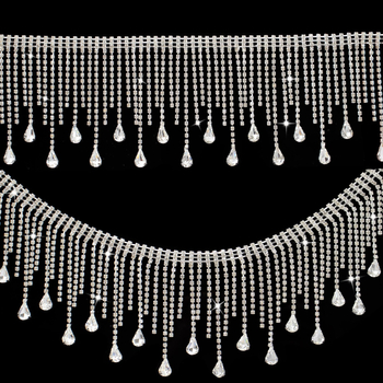 Lanac s rhinestones i resicama u kapljici, staklena ugradnja, kružni dijamantni uzorak, proljeće 2024