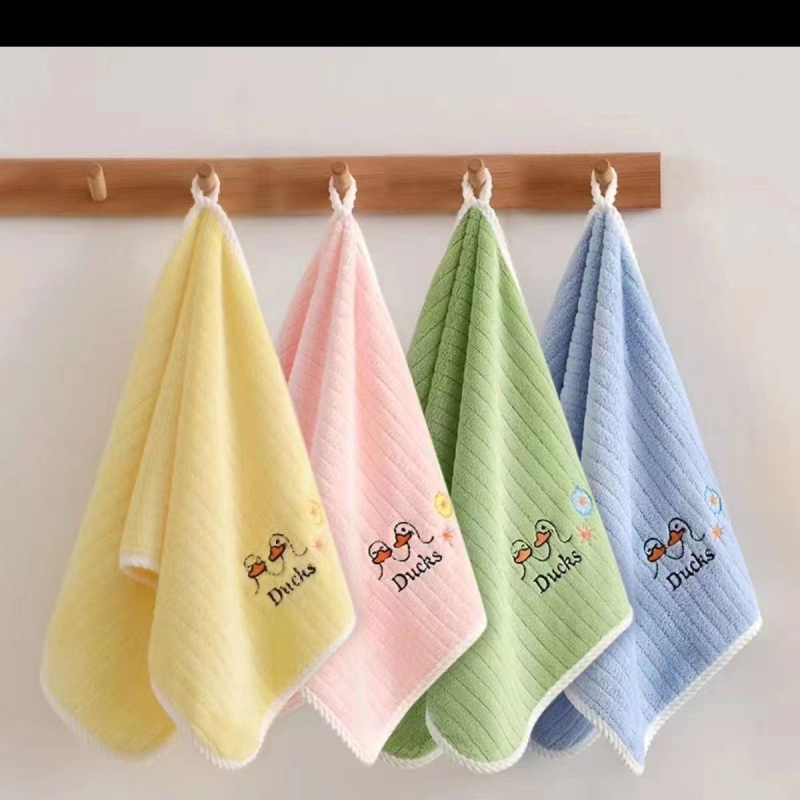 Dječji ručnik za lice, 100% pamuk, upijajući i mekan; težina 140–170 g; vezenje, tisak