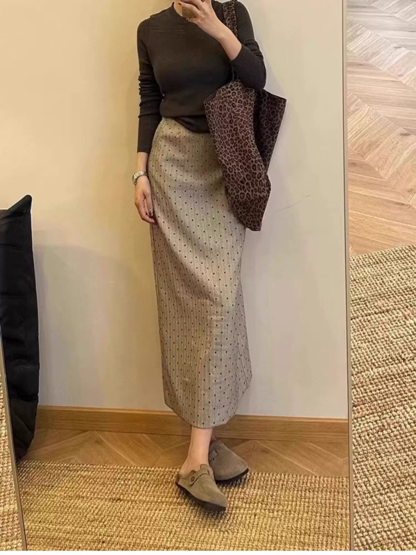 Ravna duga suknja s flock teksturom, mješavina poliester-viskozna (80–90% poliester, viskozna ispod 30%), elegantan stil