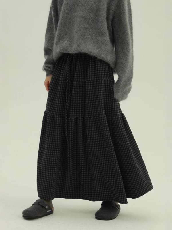 Kockasta cake suknja, srednja duljina, polusilueta, elegantan gradski stil, kolaž/rezanje