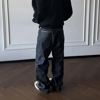 Muške traperice ravnog kroja, poliester denim, srednji pojas, kopčanje na gumbe, mikroelastičnost, zimska sezona