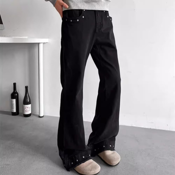 Traperice od denima s mikro-razvlačenim krojem nogavica, isprani završetak, srednji pojas, zip zatvarač, višestruki džepovi