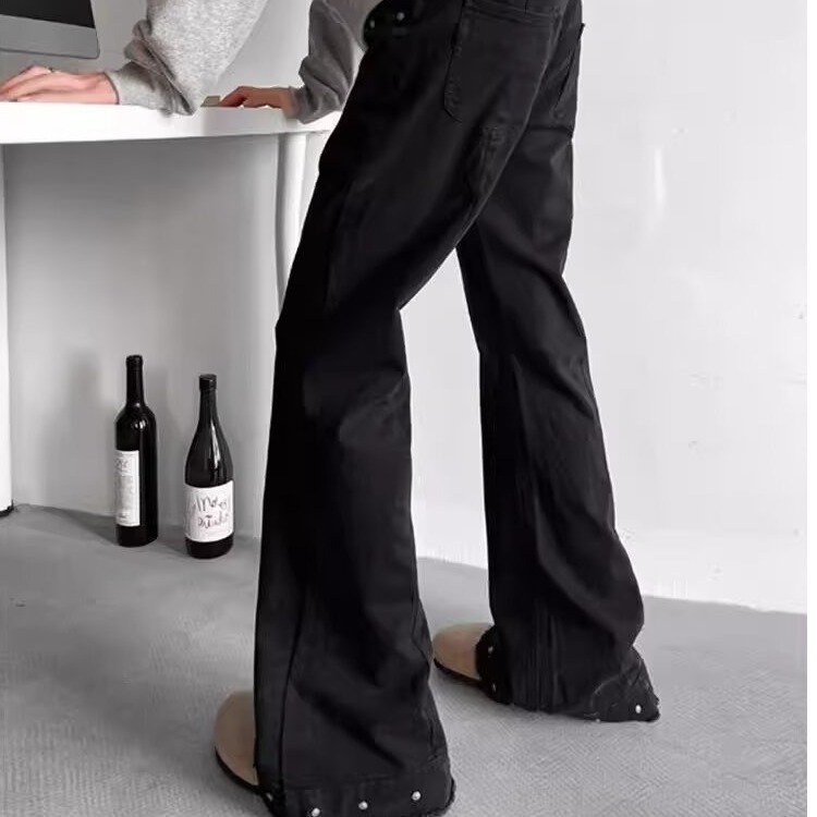 Traperice od denima s mikro-razvlačenim krojem nogavica, isprani završetak, srednji pojas, zip zatvarač, višestruki džepovi