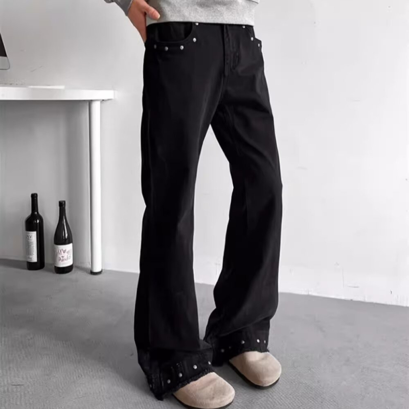 Traperice od denima s mikro-razvlačenim krojem nogavica, isprani završetak, srednji pojas, zip zatvarač, višestruki džepovi