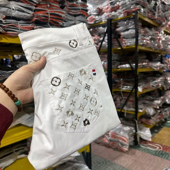 Traperice ravnog kroja za mlade, srednja struka, mikro-elastičnost, mješavina poliestera, tethered placket zatvaranje