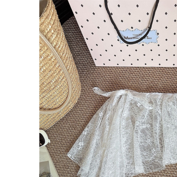 Fustă scurtă, asimetrică, cu broderie florală pe poliester