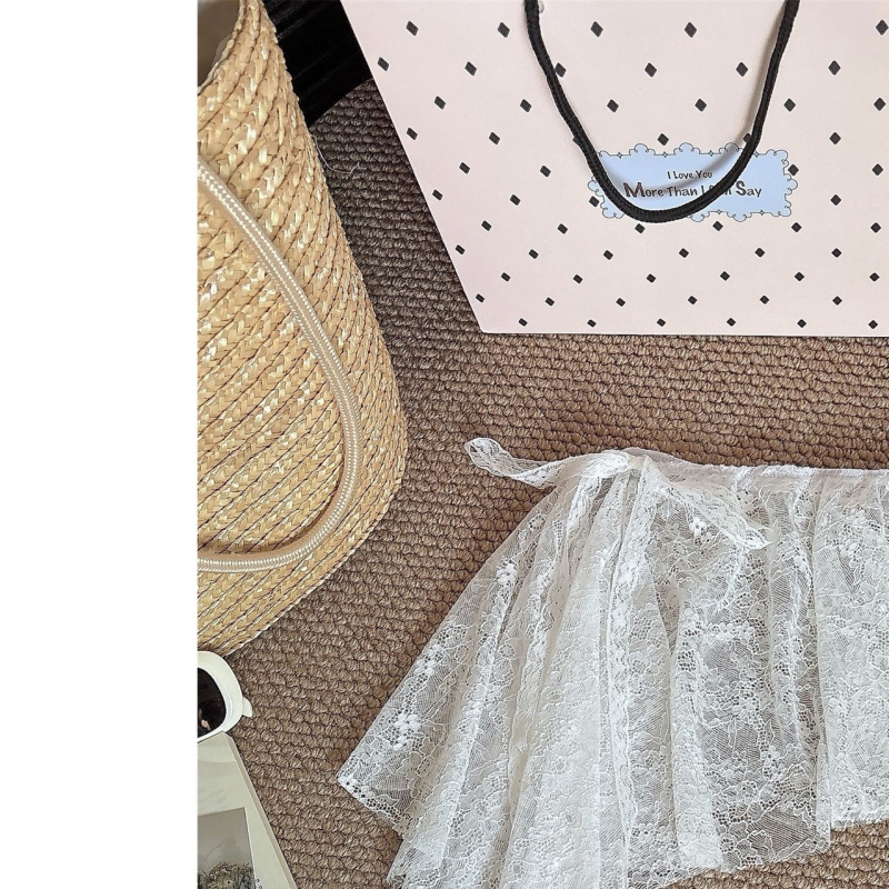 Fustă scurtă, asimetrică, cu broderie florală pe poliester