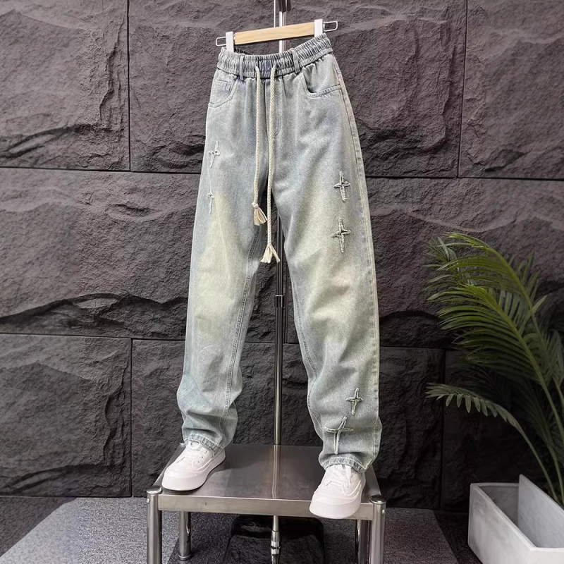 Muške traperice korejskog stila, ravne nogavice, ležernog kroja, vintage izgrebane s patch detaljima, 60% pamuk, mikroelastičnost, srednji struk, kopčanje s vezicom, za sve sezone