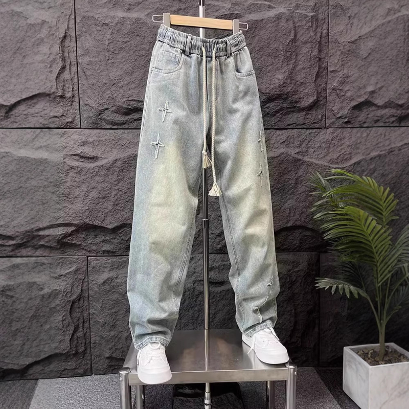 Muške traperice korejskog stila, ravne nogavice, ležernog kroja, vintage izgrebane s patch detaljima, 60% pamuk, mikroelastičnost, srednji struk, kopčanje s vezicom, za sve sezone