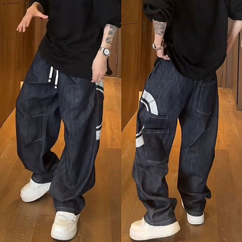 Traperice – ravne nogavice, srednje visoki struk, otisak s više džepova, ručno crtani dizajn na Modal-polyester tkanini, mikroelastičnost