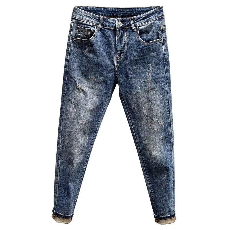 Muške traperice slim-fit, suženi kroj, oprani denim, srednji pojas, kopčanje na gumbe