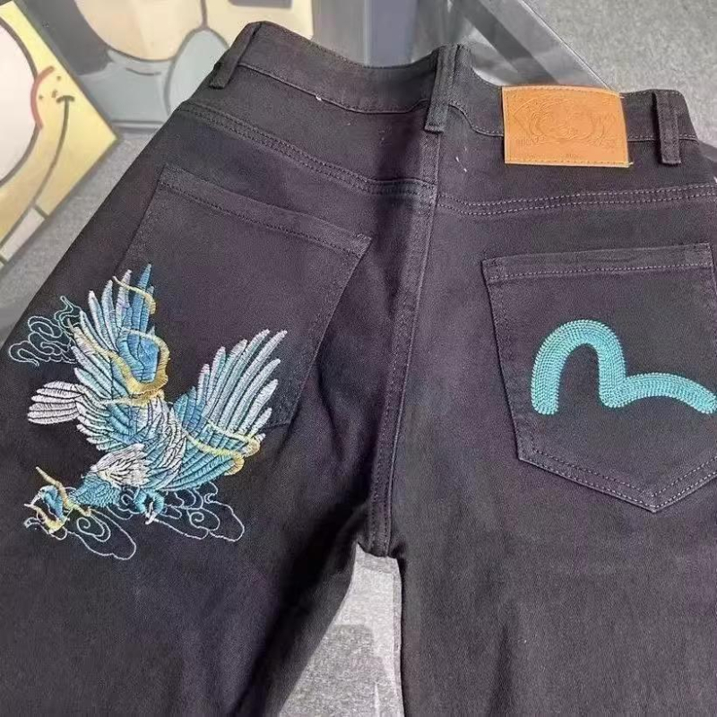 Muške traperice s izvezenim orlom, pamuk denim – uski kroj, srednji pojas, zip, mikroelastika