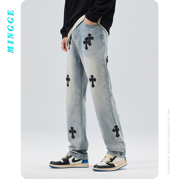 Traperice | Denim, 85% pamuk; srednji struk; ravne nogavice; izblijedjele s patch dekoracijom