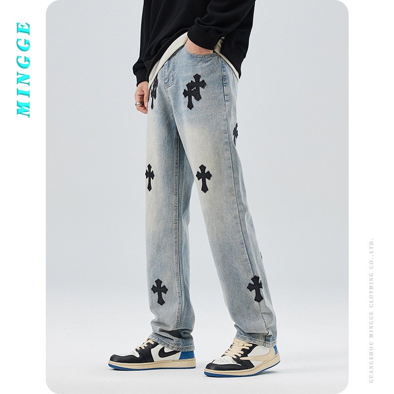 Traperice | Denim, 85% pamuk; srednji struk; ravne nogavice; izblijedjele s patch dekoracijom