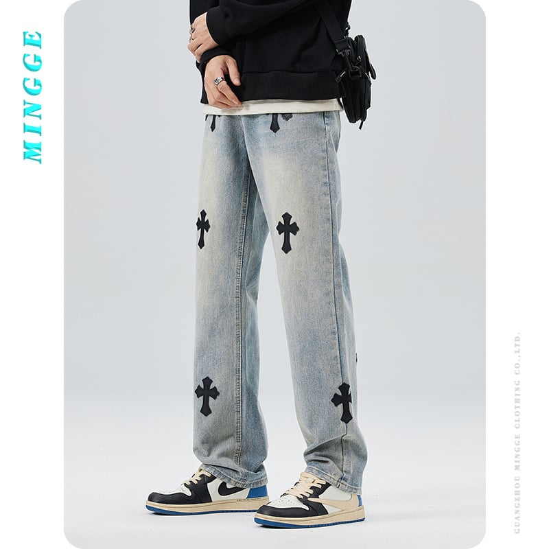 Traperice | Denim, 85% pamuk; srednji struk; ravne nogavice; izblijedjele s patch dekoracijom