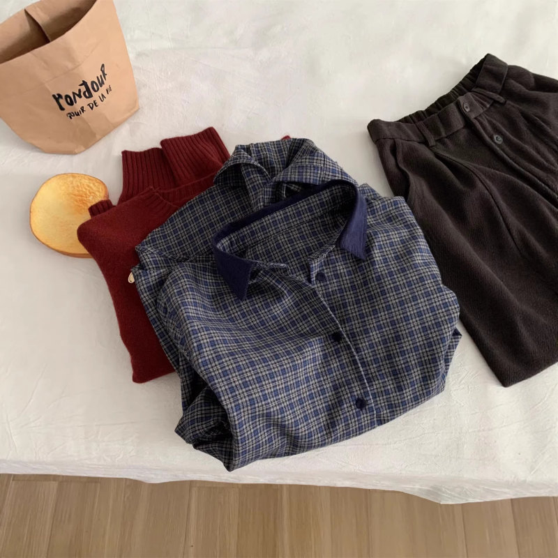 Риза Corduroy с Plaid модел, Turn-down яка, дълги ръкави