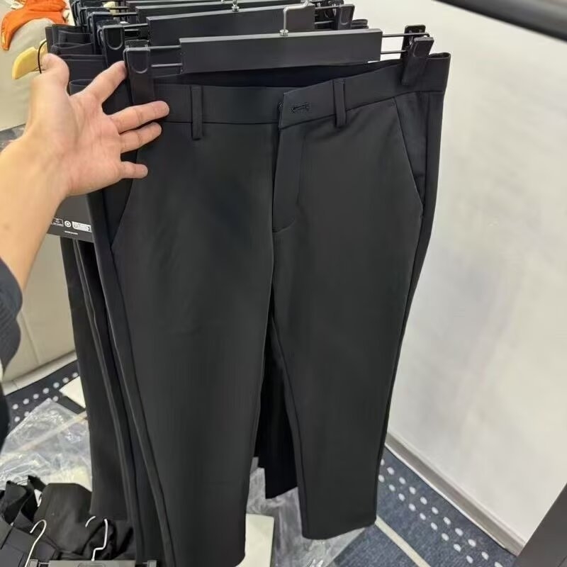 Muške hlače - poliester mješavina, mikroelastične, bez glačanja, detalj s oznakom, originalni dizajn, četiri godišnja doba