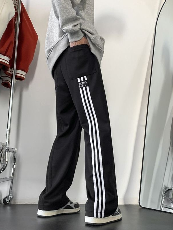 Sportske casual hlače s ravnim krojem, prugast uzorak, srednje visokem struku, kopčanje vezicama, tkanina pamuk-mješavina s 60% poliestera
