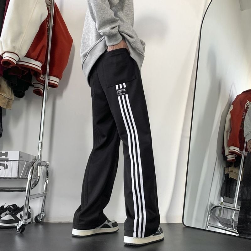 Sportske casual hlače s ravnim krojem, prugast uzorak, srednje visokem struku, kopčanje vezicama, tkanina pamuk-mješavina s 60% poliestera