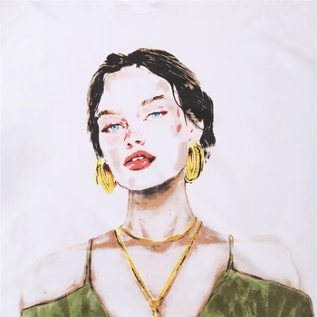 Tricou dama cu imprimă frontală, guler rotund, mâneci scurte, poliester tricot 50–70%