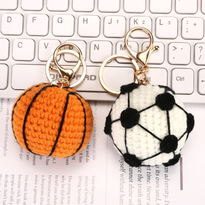 Kljucni privjesak za prtljagu, kukičanje, poliesterska tvar, uzorak Krst/Krona/Rimske brojke, originalni dizajn, izdanje Zima 2024