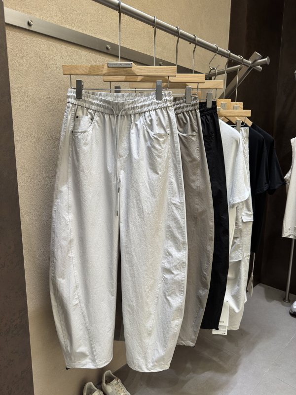 Muške casual hlače – opušten ravni kroj, srednji struk, 100% poliester, mikroelastične, za ljeto