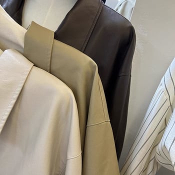 Jakna od umjetne kože za motocikle, polo ovratnik, zatvarač, dugi rukavi, ležernog kroja, poliester materijal (50-70% poliester)