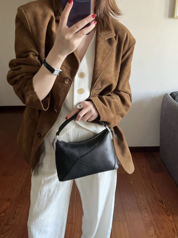 Žensko kožno jakna od velura – street hipster stil, kaubojska inspiracija, U ovratnik, srednja duljina