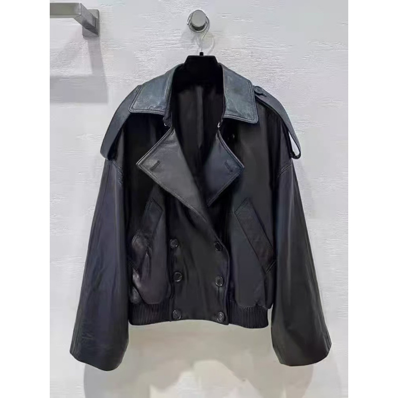 Ženska kožna jakna za motocikle, dugačak kroj, opuštena silueta, halter ovratnik, dugi rukavi s prozračnim krojem, gradski stil