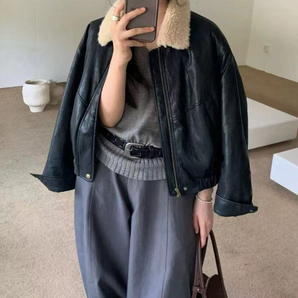 Kožna jakna s punom ispunom, dugački kroj, velur ovratnik s umjetnim krznom, rukavi flutter-slični kroje, korejski retro stil
