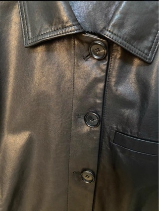 Kožna jakna od ovčje kože s reverom, dugi rukavi, prednje zatvaranje s tri gumba, elegantan gradski stil, jesen 2025